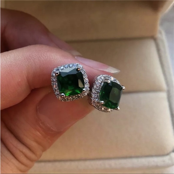 New 925 Silver Square Green Diamond Earrings - Picture 2 of 3